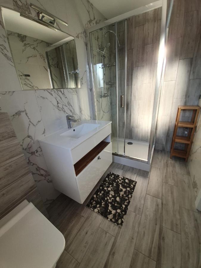 Alexandra Apartment *